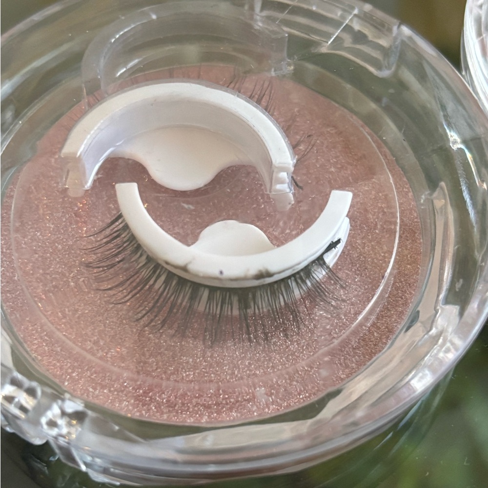BNIP Two sets of lashes